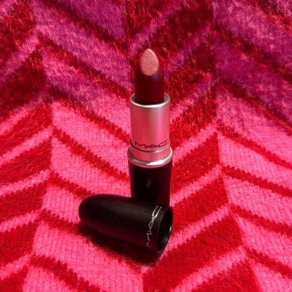 Mac Matt lipstick – Blazing Yule, A58 NWOB￼ - Picture 1 of 3